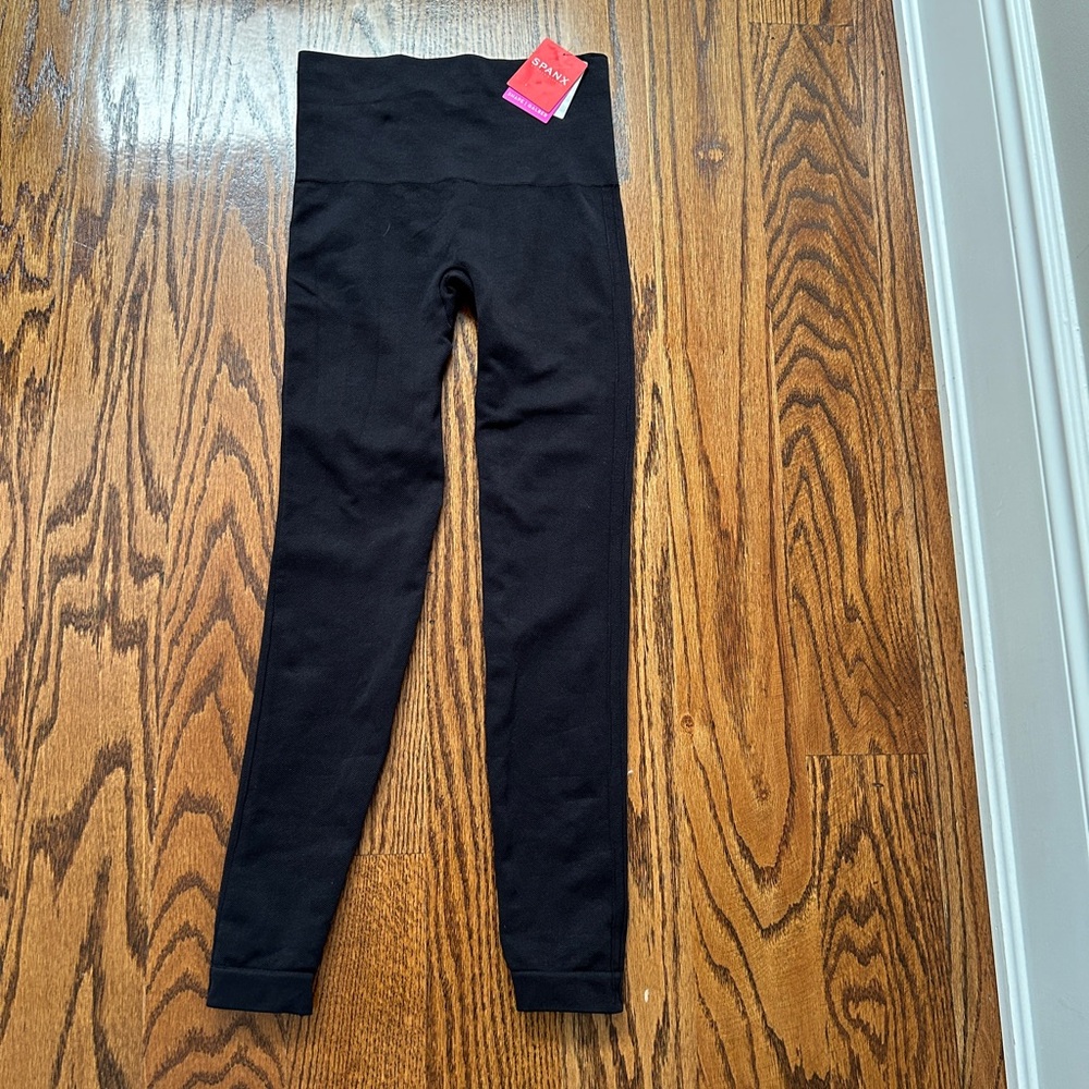 BNWT small Spanx seamless leggings